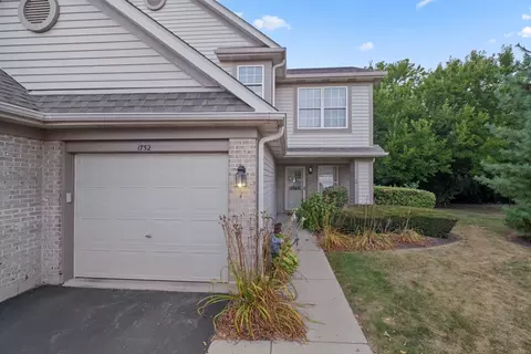 1752 Nature Ct, Schaumburg, IL 60193