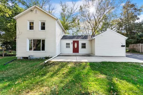 109 S River Rd, Algonquin, IL 60102