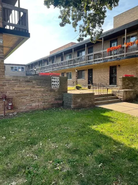 7858 S South Shore Dr #1A, Chicago, IL 60649