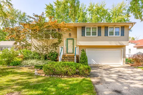 577 Emerson Cir, Bolingbrook, IL 60440