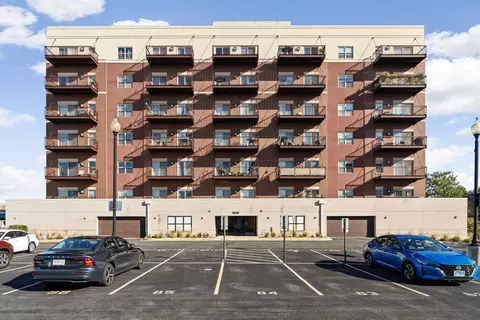 1650 Riverwoods Dr #707, Melrose Park, IL 60160
