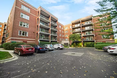 5320 N Lowell Ave #409, Chicago, IL 60630