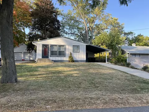 1212 W Violet St, Freeport, IL 61032