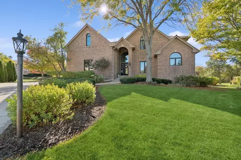 29029 N Spoon Ct, Mundelein, IL 60060