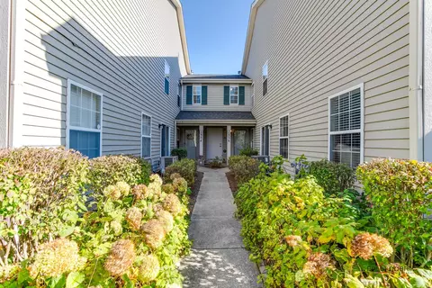 1356 Orleans Dr, Mundelein, IL 60060