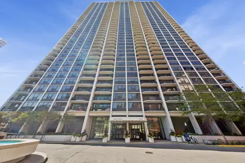1560 N Sandburg Ter #407J, Chicago, IL 60610