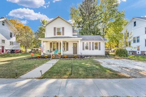 342 E Pells St, Paxton, IL 60957 photo 2