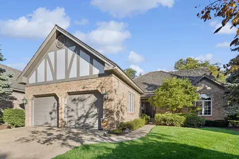 66 Berkshire Ct, Burr Ridge, IL 60527
