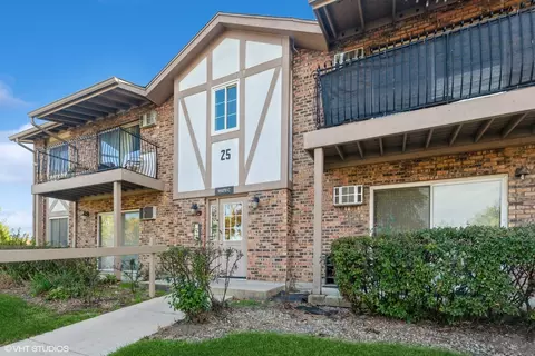 9 S S070 S Frontage Rd #211, Willowbrook, IL 60527
