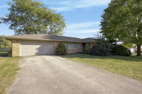 966 White Swan Ln, Rockford, IL 61108