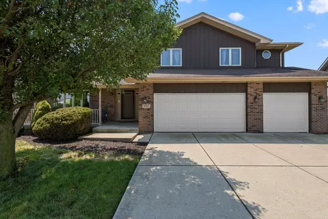 8707 Fairfield Ln, Tinley Park, IL 60487