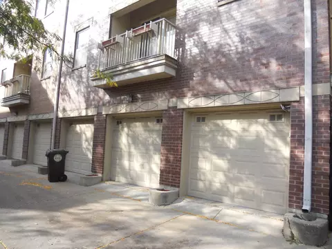 Exterior - 825 E 41st St #2B, Chicago, IL 60653 photo 7 of 11