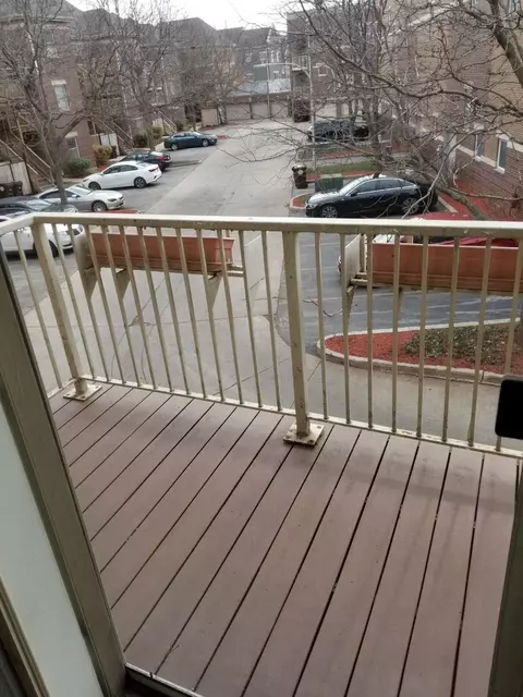 Exterior - 825 E 41st St #2B, Chicago, IL 60653 photo 10 of 11