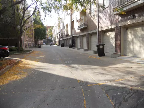 Exterior - 825 E 41st St #2B, Chicago, IL 60653 photo 8 of 11