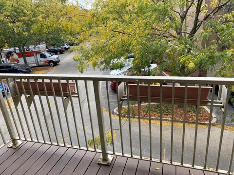 Exterior - 825 E 41st St #2B, Chicago, IL 60653 photo 11 of 11