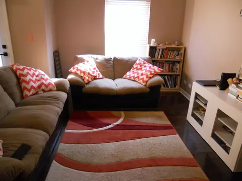 Living - 825 E 41st St #2B, Chicago, IL 60653 photo 2 of 2