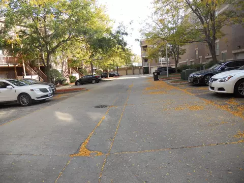 Exterior - 825 E 41st St #2B, Chicago, IL 60653 photo 9 of 11