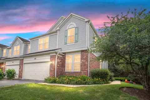 557 Woods Creek Ln, Algonquin, IL 60102
