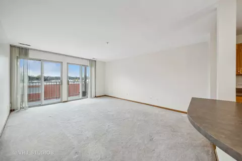 Living - 27 E Hattendorf Ave #415, Roselle, IL 60172 photo 1 of 2