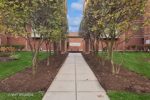 27 E Hattendorf Ave #415, Roselle, IL 60172