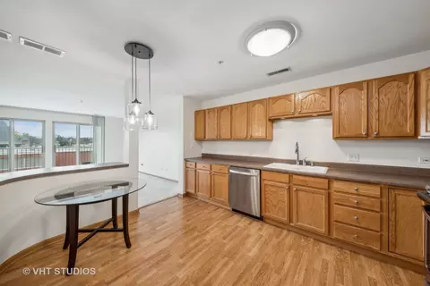 Kitchen - 27 E Hattendorf Ave #415, Roselle, IL 60172 photo 3 of 3