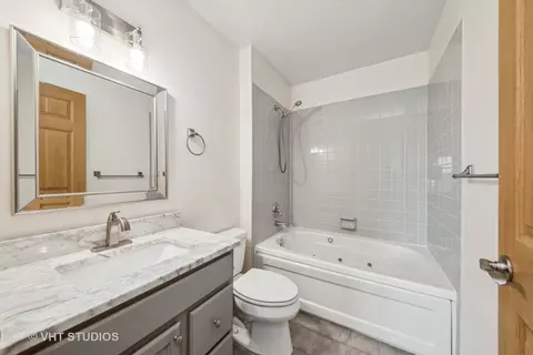 Bath - 27 E Hattendorf Ave #415, Roselle, IL 60172 photo 2 of 2
