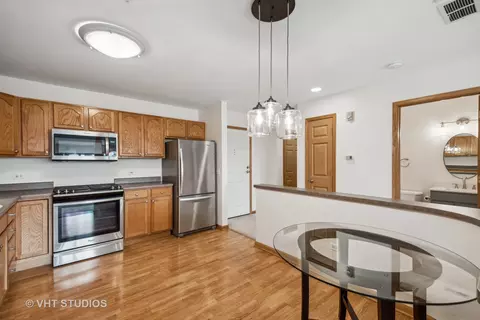 Kitchen - 27 E Hattendorf Ave #415, Roselle, IL 60172 photo 2 of 3