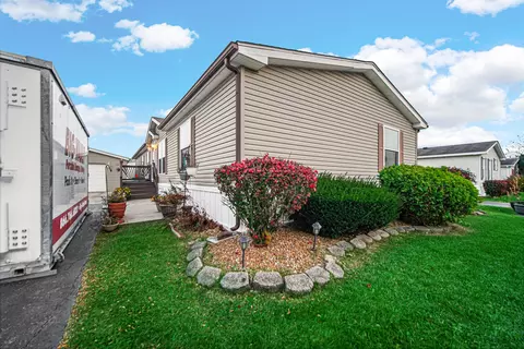 9 Swallow Ln, Beecher, IL 60401