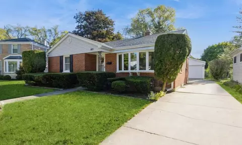 823 N Yale Ave, Arlington Heights, IL 60004