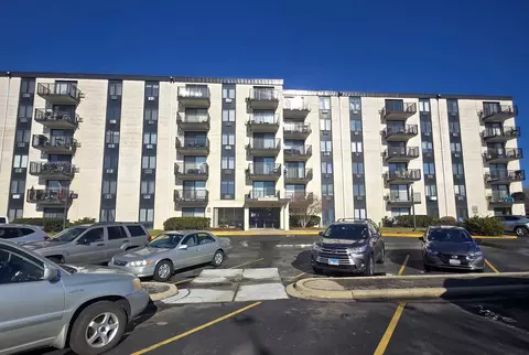 9074 W Terrace Dr #2J, Niles, IL 60714