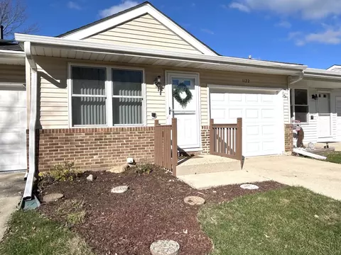 1122 Riverwood Dr, Algonquin, IL 60102