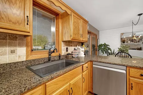 Kitchen - 19332 Emerald Ct, Mokena, IL 60448 photo 4 of 6