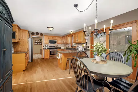 Kitchen - 19332 Emerald Ct, Mokena, IL 60448 photo 6 of 6