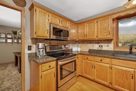 Kitchen - 19332 Emerald Ct, Mokena, IL 60448 photo 3 of 6