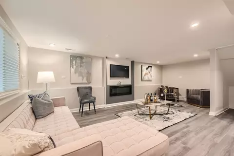Living - 14729 Beachview Ter, Dolton, IL 60419 photo 3 of 4