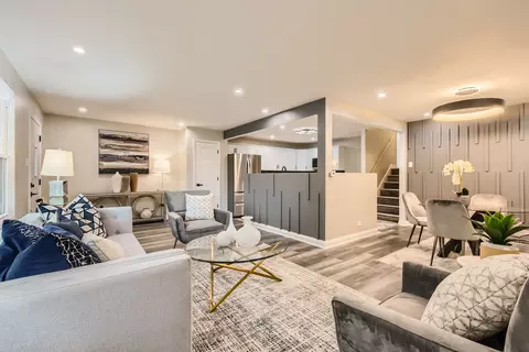 Living - 14729 Beachview Ter, Dolton, IL 60419 photo 2 of 4