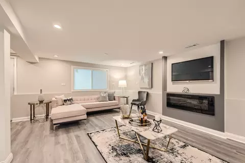 Living - 14729 Beachview Ter, Dolton, IL 60419 photo 4 of 4