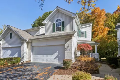 306 Normandie Dr, Sugar Grove, IL 60554