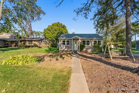 1221 Merrill Ave, Algonquin, IL 60102