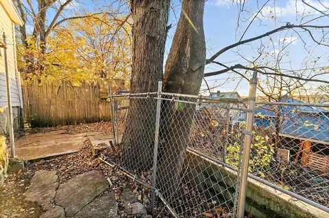 Exterior - 620 Raymond St, Elgin, IL 60120 photo 5 of 8