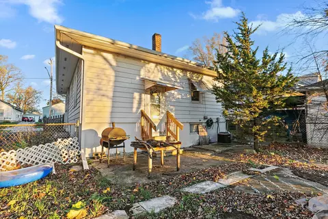 Exterior - 620 Raymond St, Elgin, IL 60120 photo 4 of 8