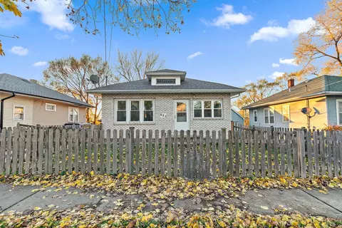 Exterior - 620 Raymond St, Elgin, IL 60120 photo 2 of 8