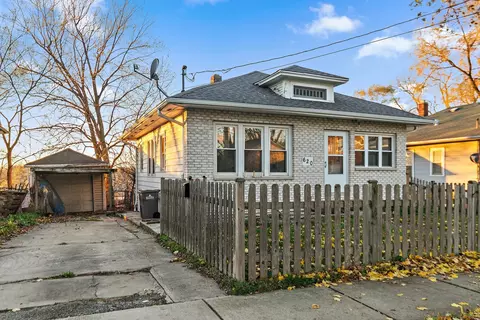 620 Raymond St, Elgin, IL 60120