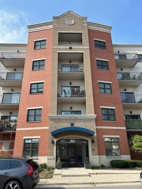 14 S Prospect St #405, Roselle, IL 60172