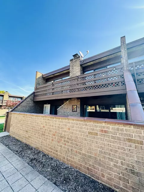 507 Kenneth Cir #507, Elgin, IL 60120