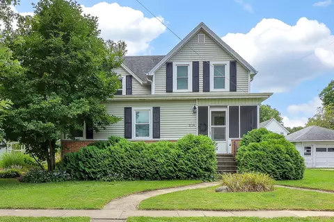 214 Elm St, Sycamore, IL 60178