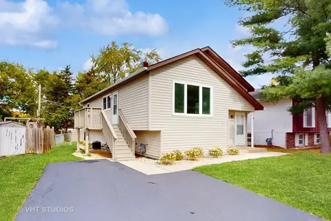 532 Golfview Dr, Round Lake Beach, IL 60073