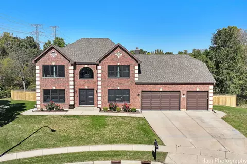 100 Chestnut Ct, Elgin, IL 60120