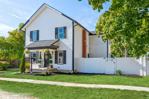 149 N May St, Hinckley, IL 60520