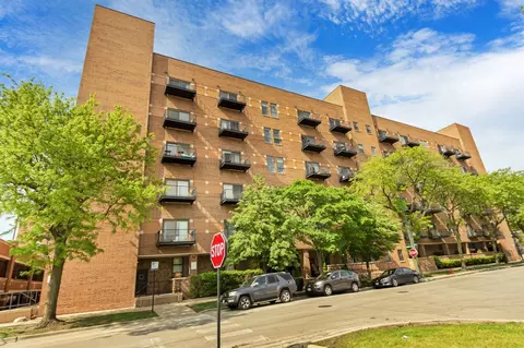 1000 E 53rd St #523, Chicago, IL 60615